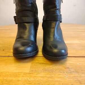 Rouge Helium Black Ankle Boots with Straps